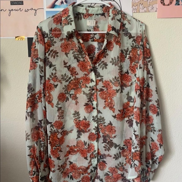 A New Day Floral Button Up - Picture 3 of 4